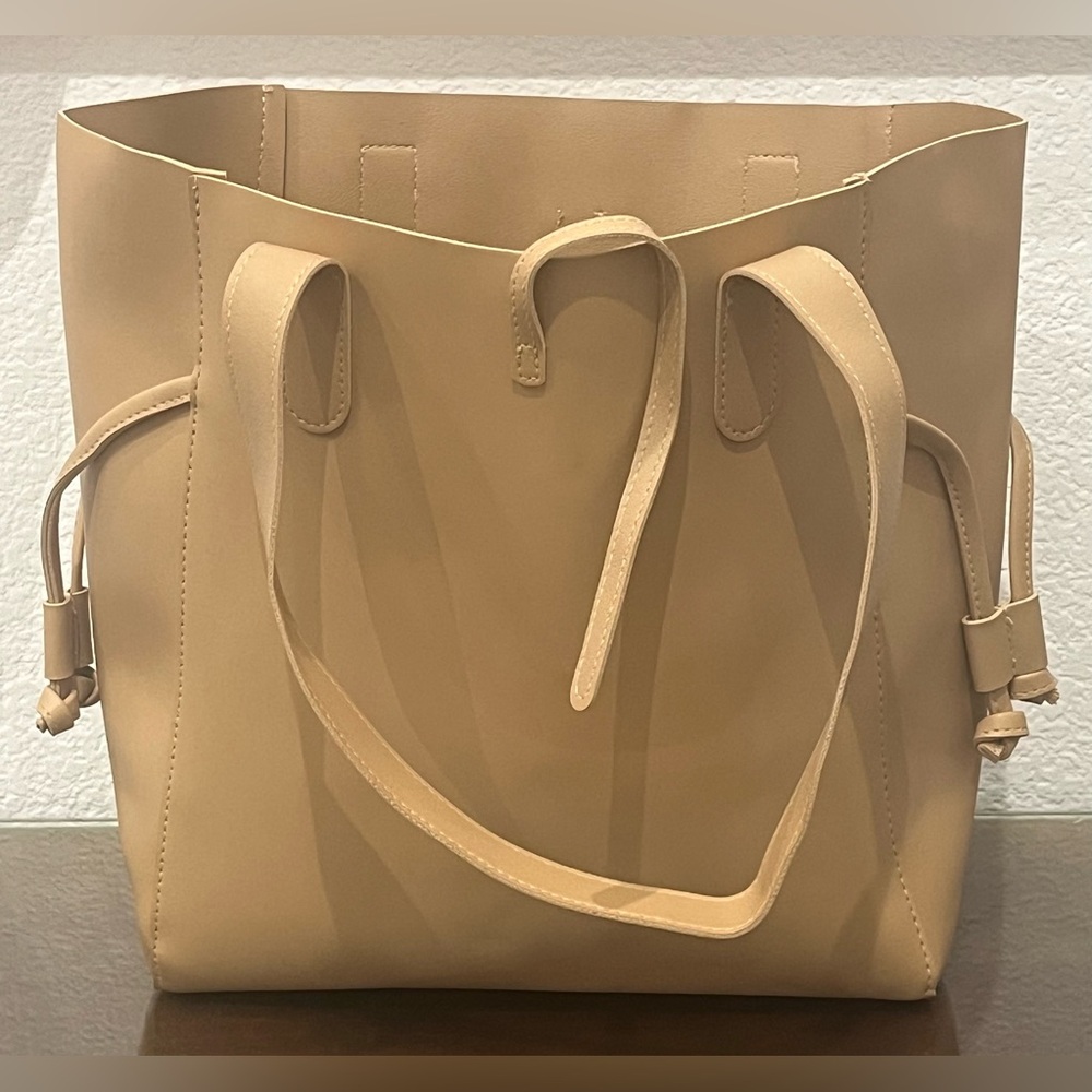 Vegan Trapeze‎ Summer Cruelty-Free Tan/Neutral Tone Bucket Bag